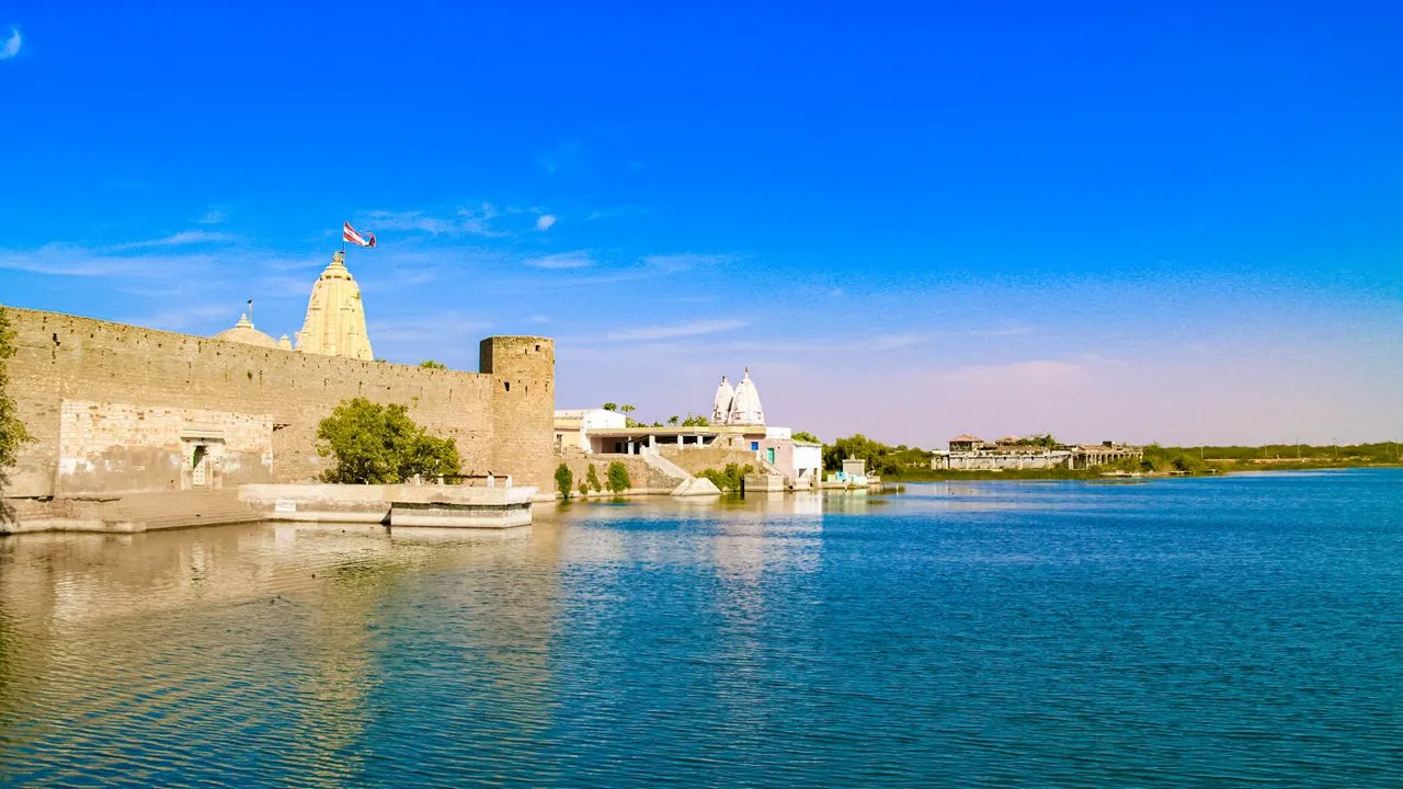 Narayan Sarovar Koteshwar in Kutch